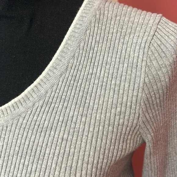 Brandy Melville Cropped Long Sleeve Ribbed Knit Top - Picture 3 of 9